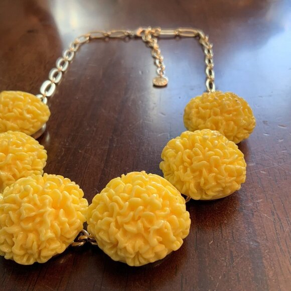 TALBOTS Gold Tone Yellow Floral Flower Statement Necklace 18” + 3” Puff Acrylic - Picture 3 of 6